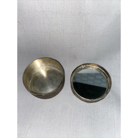 Vintage Japanese Silver Round Box with Painted Geisha on the Lid - Picture 3 of 10